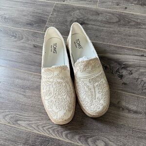 TOMS * brand new with tags*